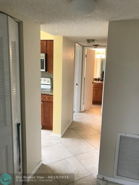 For Rent: $1,875 (1 beds, 1 baths, 758 Square Feet)