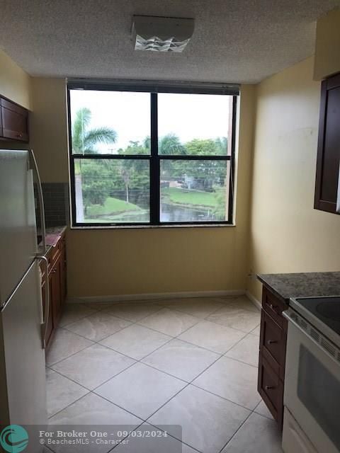 For Rent: $1,875 (1 beds, 1 baths, 758 Square Feet)