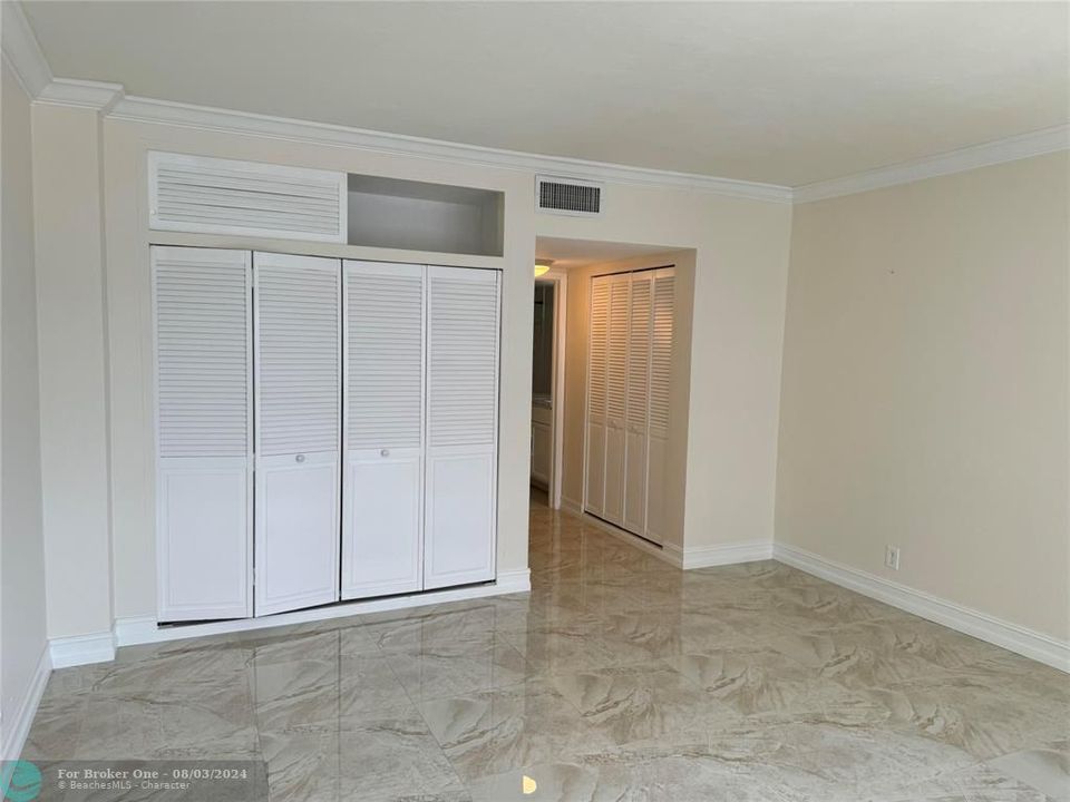 For Rent: $3,000 (1 beds, 1 baths, 980 Square Feet)
