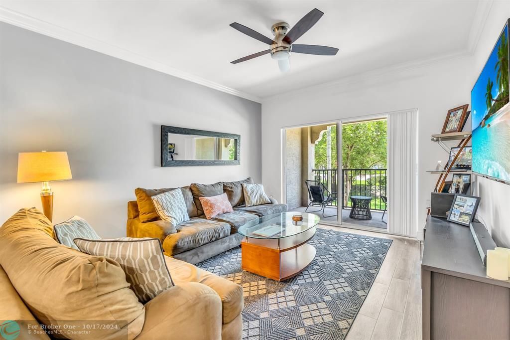 Active With Contract: $235,000 (1 beds, 1 baths, 843 Square Feet)