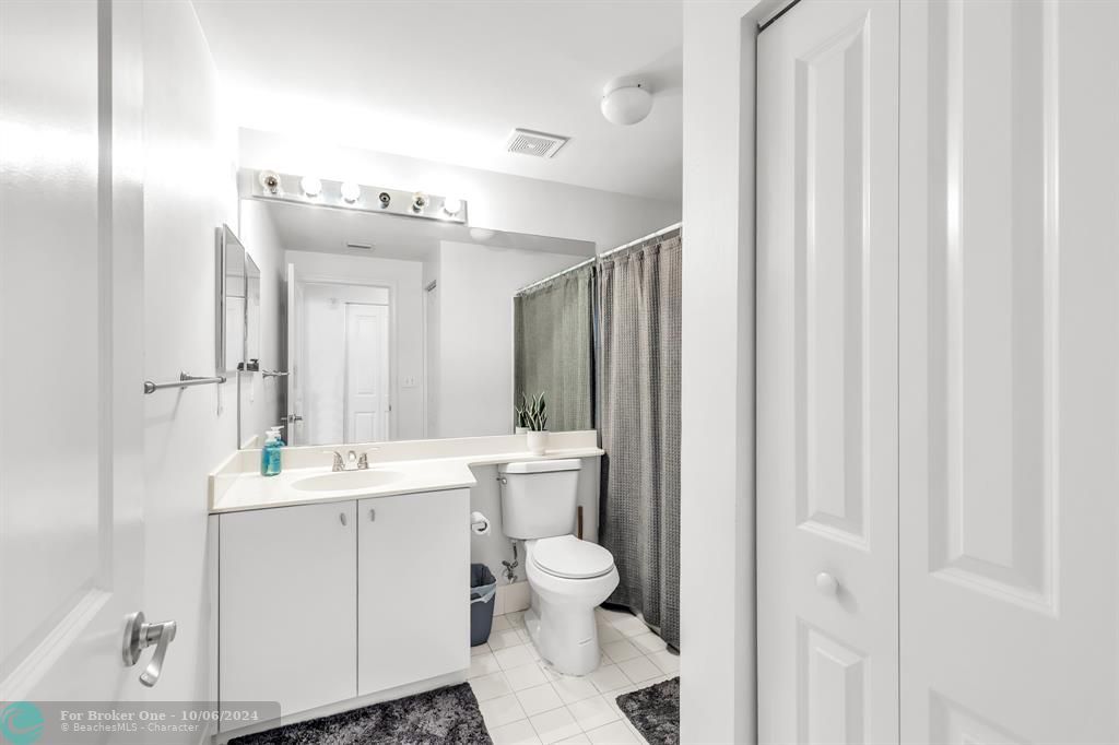 Active With Contract: $235,000 (1 beds, 1 baths, 843 Square Feet)