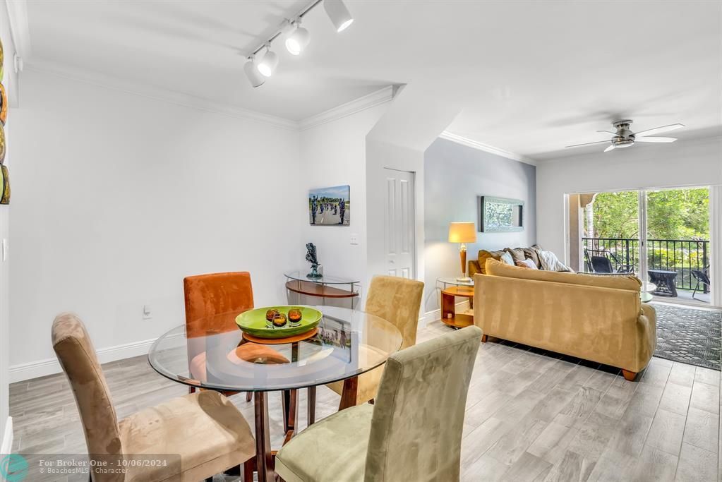 Active With Contract: $235,000 (1 beds, 1 baths, 843 Square Feet)