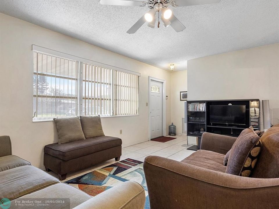 Recently Sold: $485,000 (2 beds, 2 baths, 1225 Square Feet)