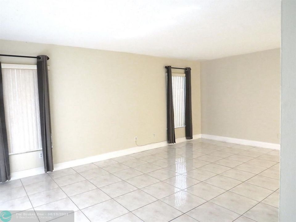 For Sale: $197,000 (2 beds, 2 baths, 840 Square Feet)