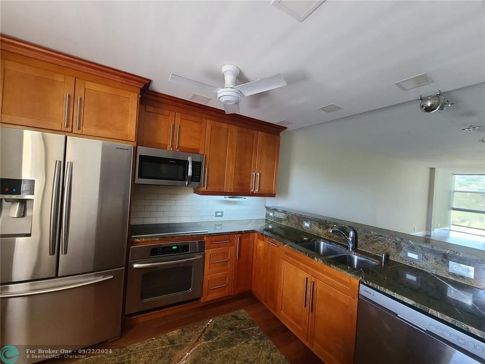 For Rent: $2,300 (2 beds, 2 baths, 1064 Square Feet)