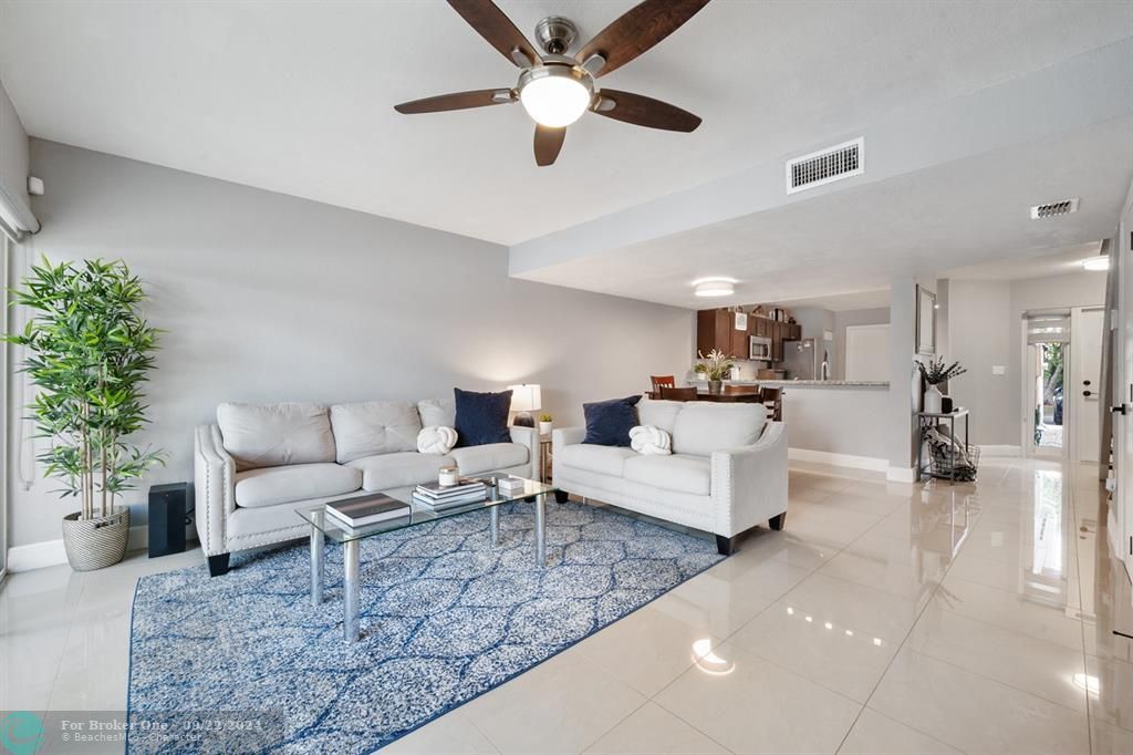 For Sale: $475,000 (2 beds, 2 baths, 1266 Square Feet)