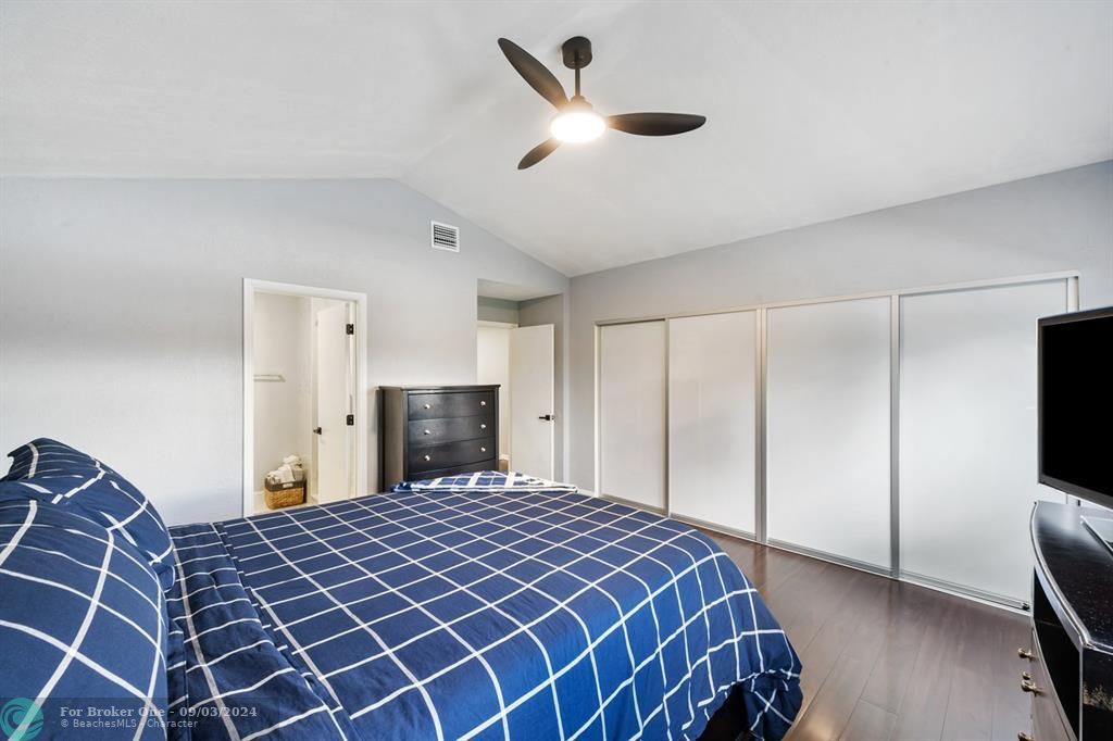 For Sale: $475,000 (2 beds, 2 baths, 1266 Square Feet)