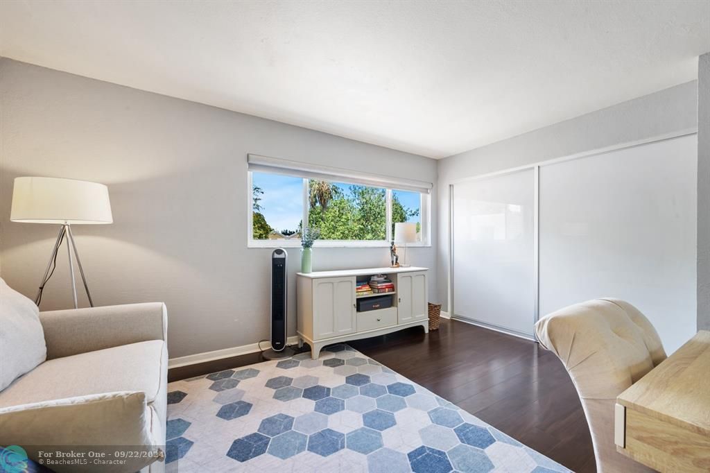 For Sale: $475,000 (2 beds, 2 baths, 1266 Square Feet)