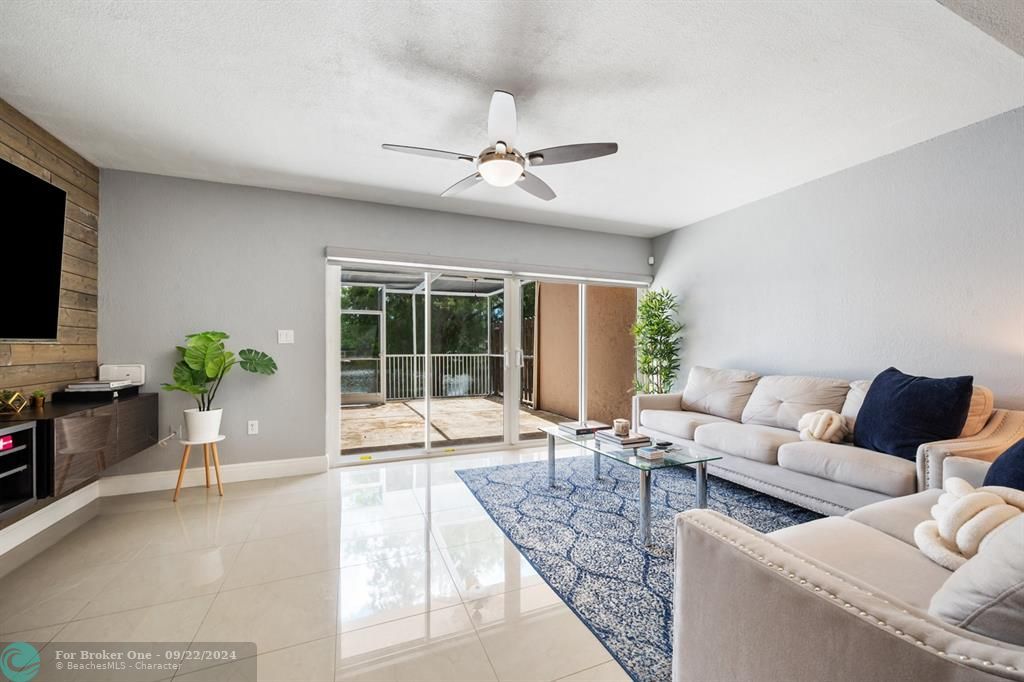 For Sale: $475,000 (2 beds, 2 baths, 1266 Square Feet)