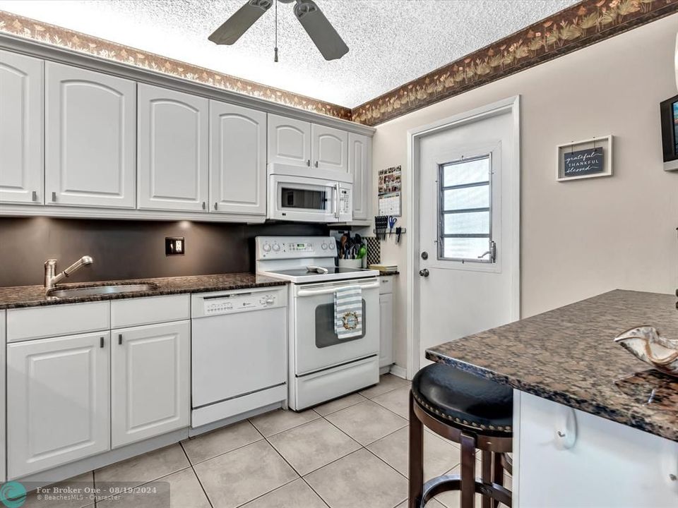 For Sale: $284,000 (3 beds, 2 baths, 1500 Square Feet)