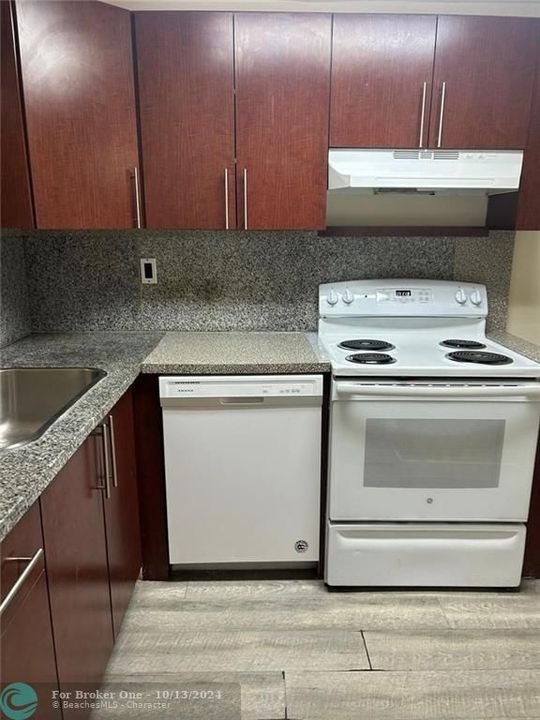 For Rent: $2,000 (2 beds, 2 baths, 1000 Square Feet)