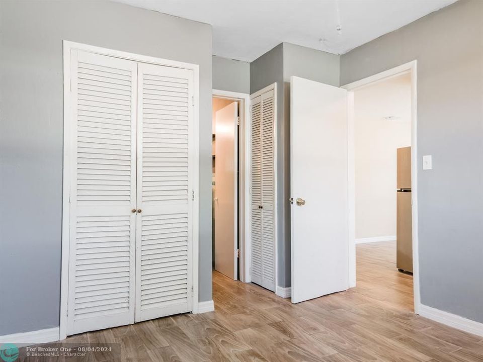 Active With Contract: $1,700 (1 beds, 1 baths, 565 Square Feet)