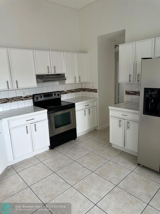 For Rent: $3,600 (4 beds, 2 baths, 1707 Square Feet)