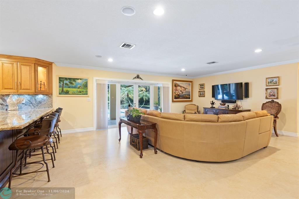 Recently Sold: $2,795,000 (4 beds, 2 baths, 2520 Square Feet)