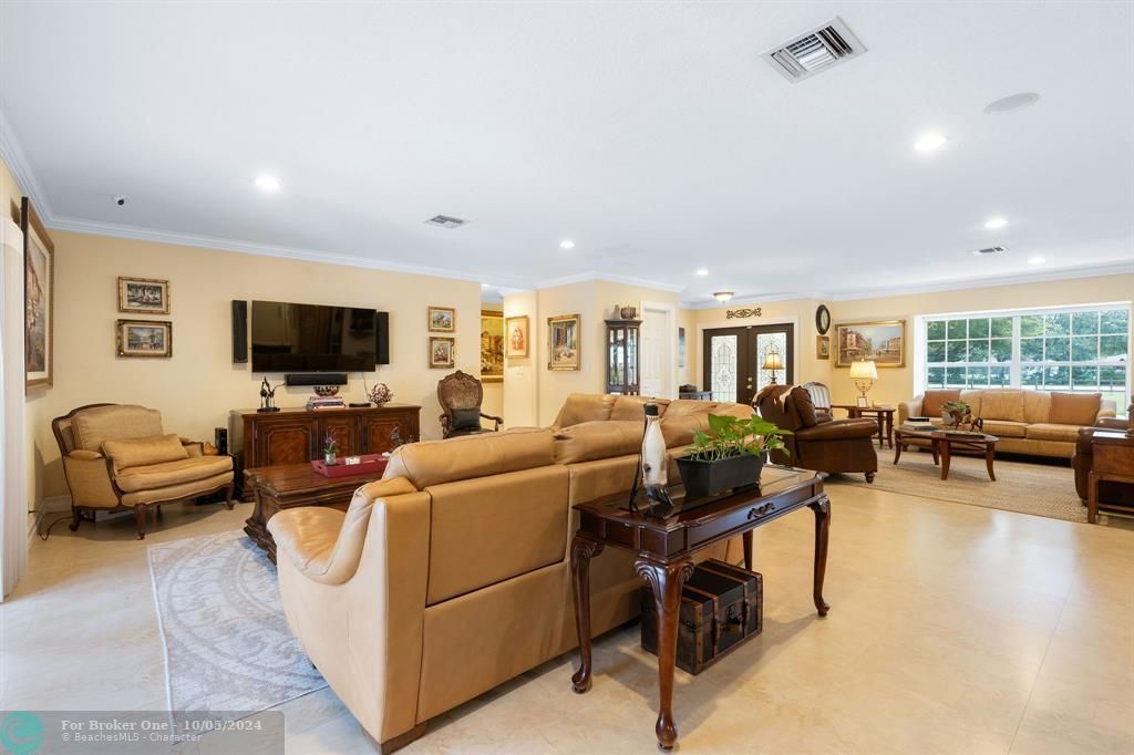 Recently Sold: $2,795,000 (4 beds, 2 baths, 2520 Square Feet)