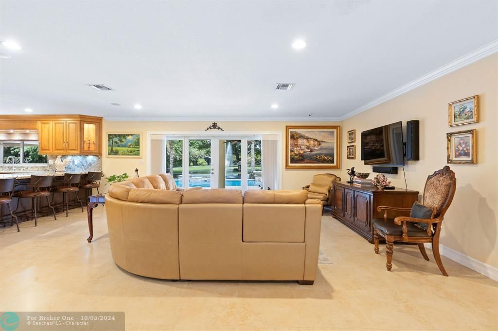 Recently Sold: $2,795,000 (4 beds, 2 baths, 2520 Square Feet)