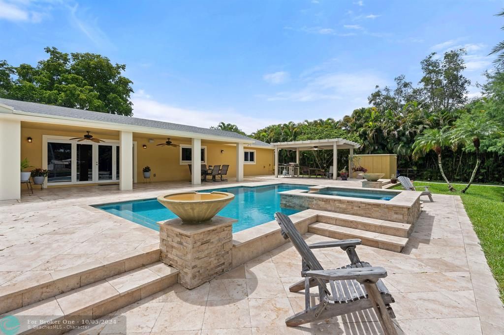 Recently Sold: $2,795,000 (4 beds, 2 baths, 2520 Square Feet)