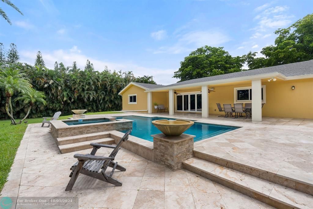 Recently Sold: $2,795,000 (4 beds, 2 baths, 2520 Square Feet)