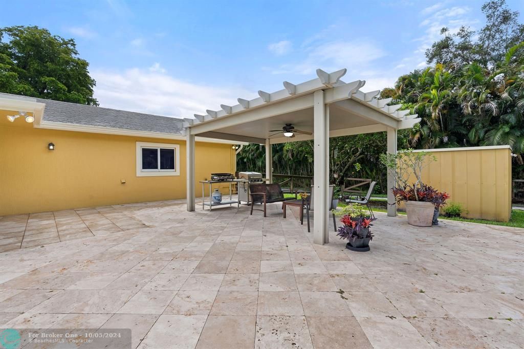 Recently Sold: $2,795,000 (4 beds, 2 baths, 2520 Square Feet)