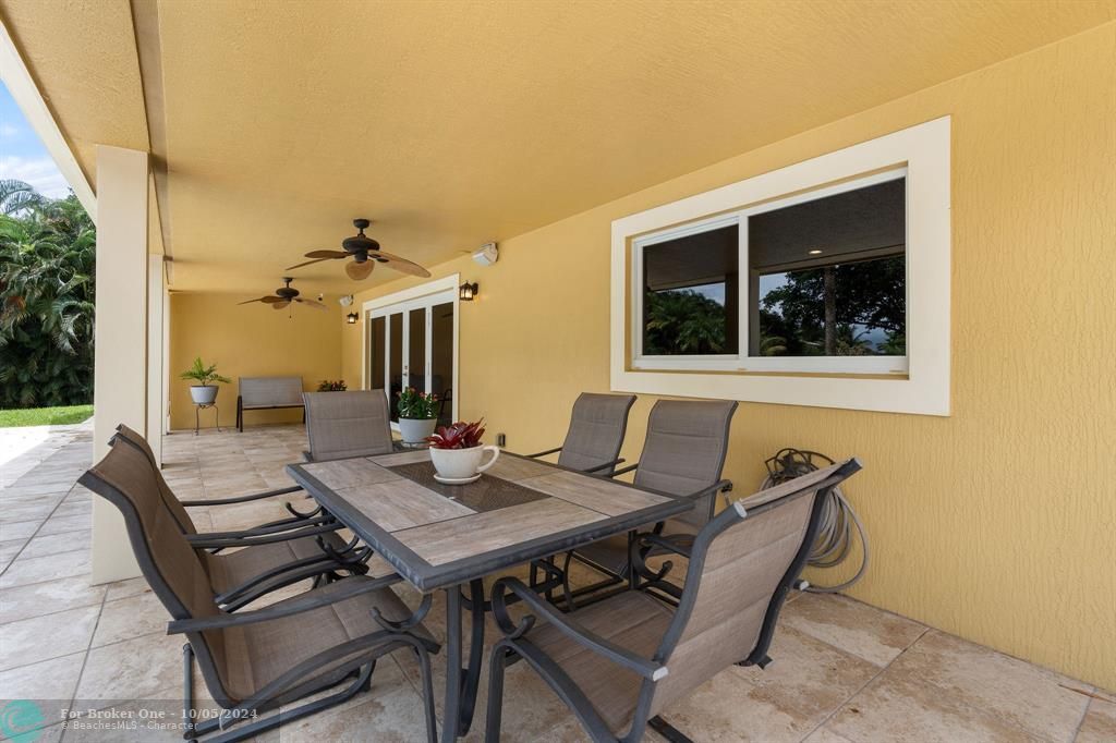 Recently Sold: $2,795,000 (4 beds, 2 baths, 2520 Square Feet)