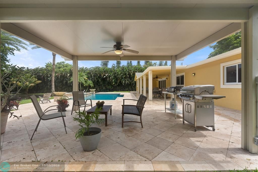 Recently Sold: $2,795,000 (4 beds, 2 baths, 2520 Square Feet)