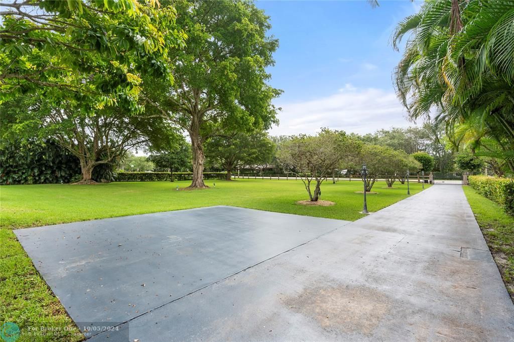 Recently Sold: $2,795,000 (4 beds, 2 baths, 2520 Square Feet)