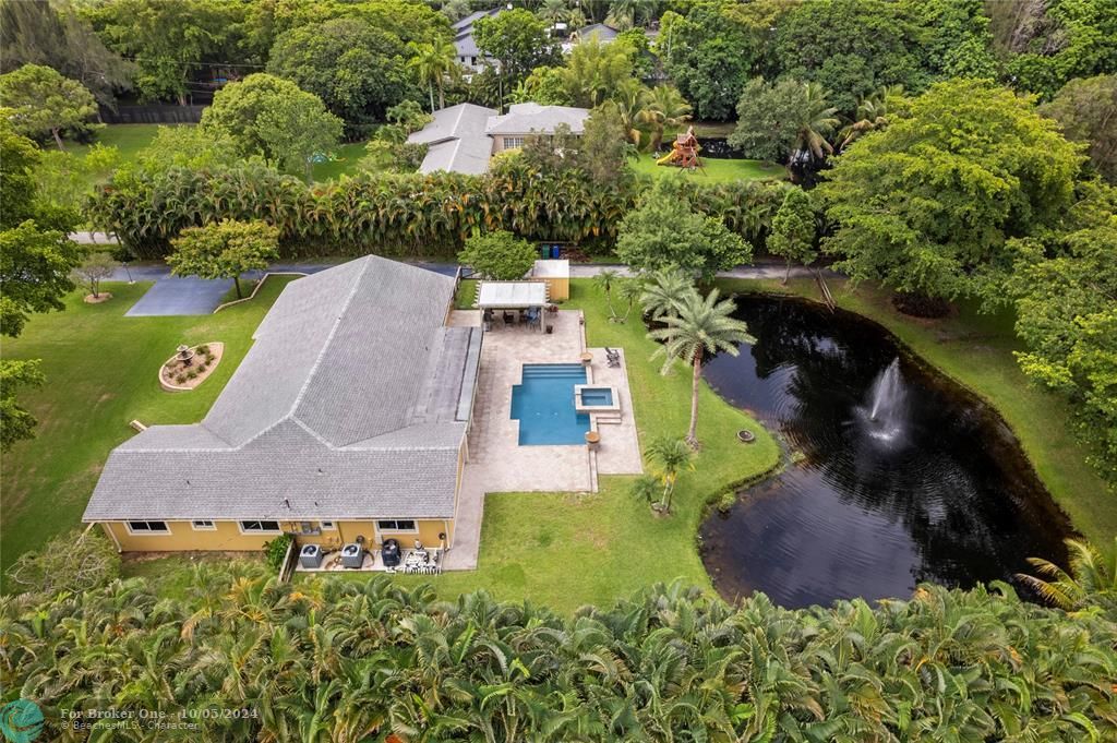 Vendido Recientemente: $2,795,000 (4 camas, 2 baños, 2520 Pies cuadrados)