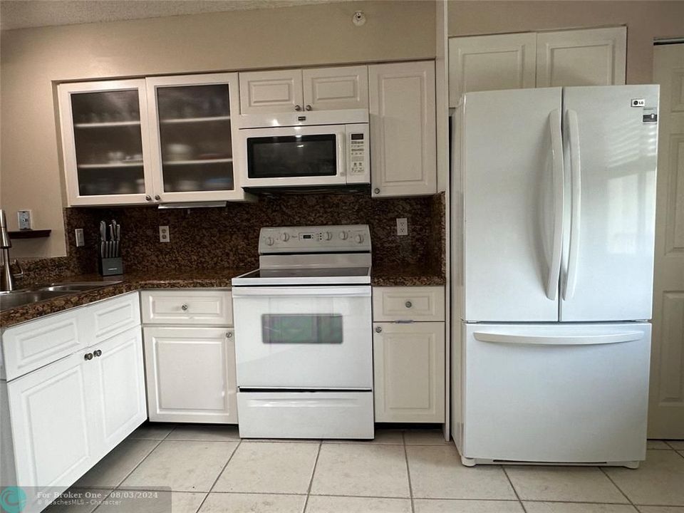 For Sale: $295,000 (2 beds, 2 baths, 1280 Square Feet)