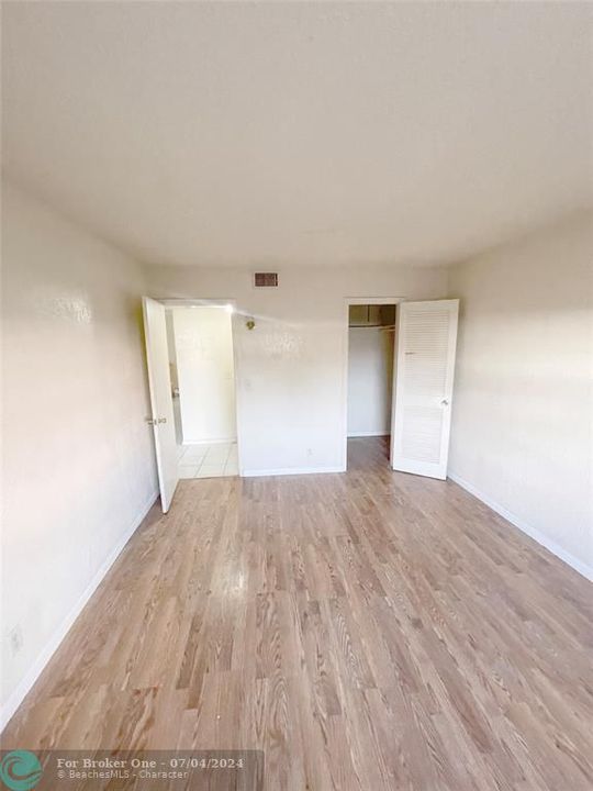 For Rent: $1,800 (2 beds, 1 baths, 700 Square Feet)