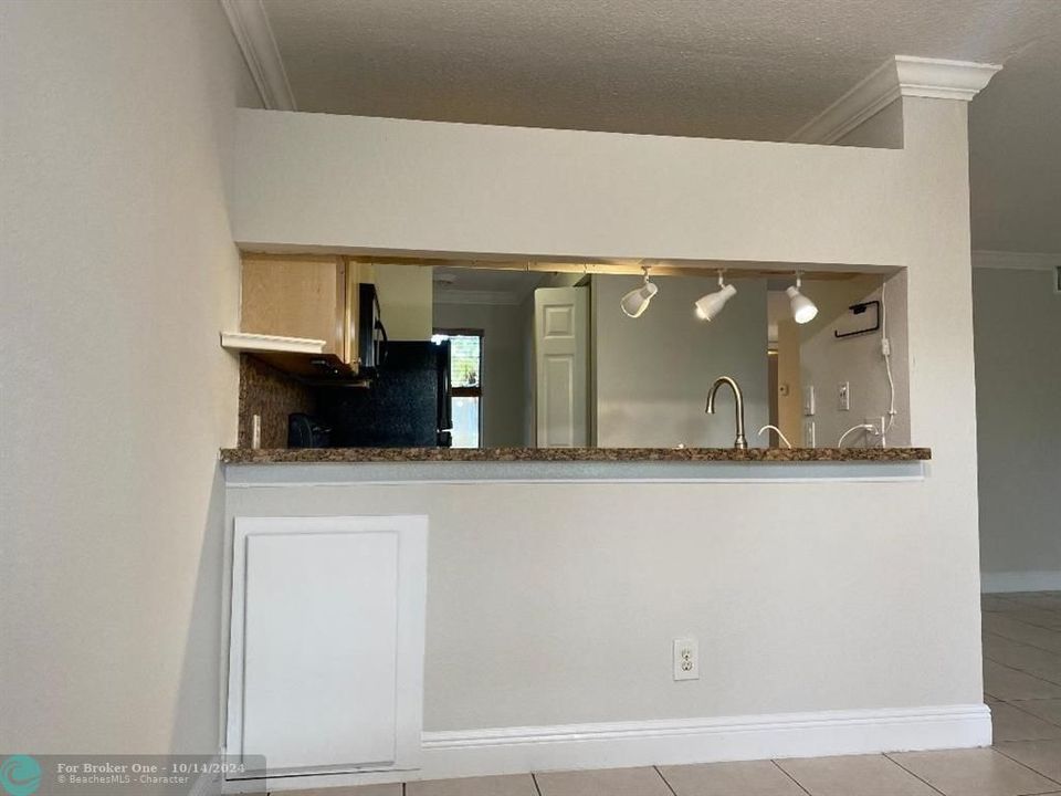 For Sale: $209,000 (1 beds, 1 baths, 816 Square Feet)