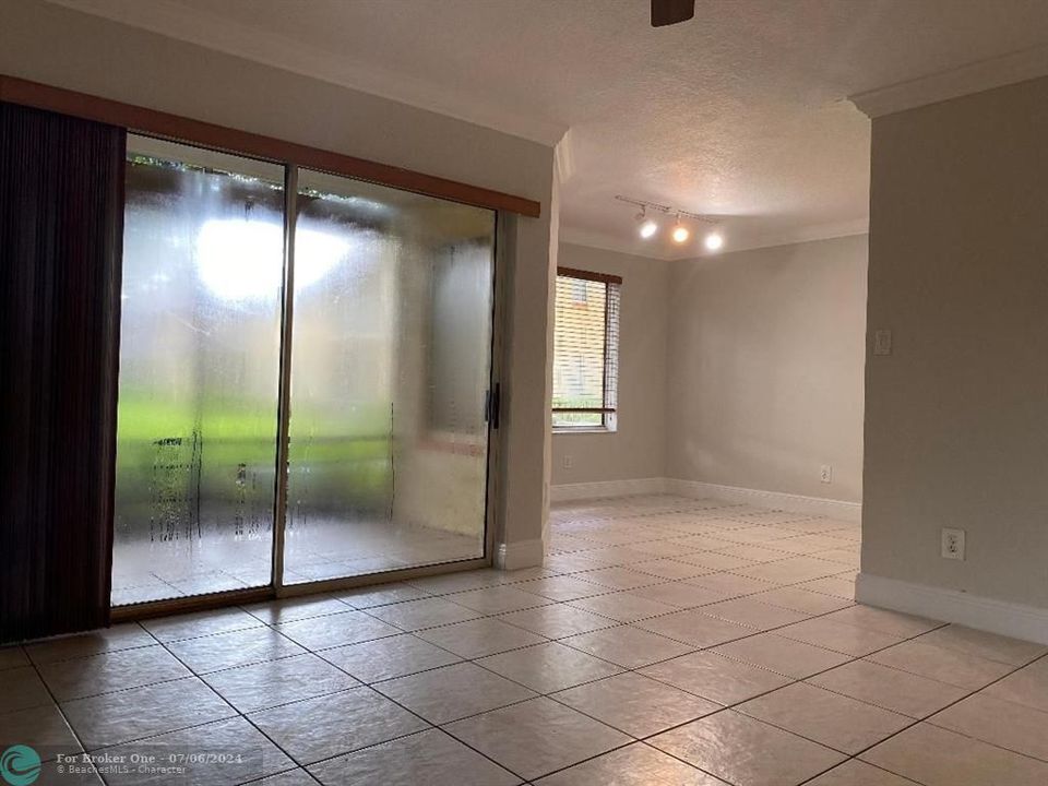 For Sale: $209,000 (1 beds, 1 baths, 816 Square Feet)