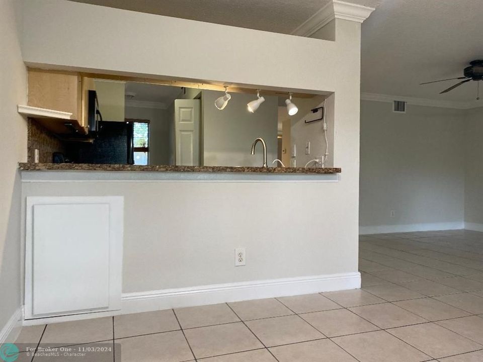 For Sale: $209,000 (1 beds, 1 baths, 816 Square Feet)