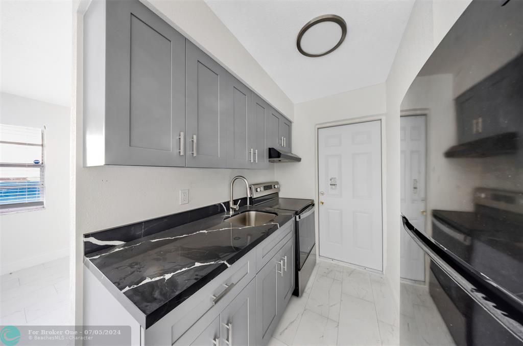 For Rent: $1,650 (2 beds, 1 baths, 11239 Square Feet)