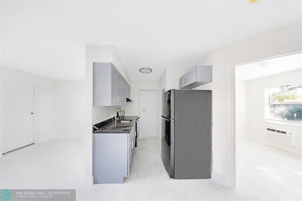 For Rent: $1,650 (2 beds, 1 baths, 11239 Square Feet)