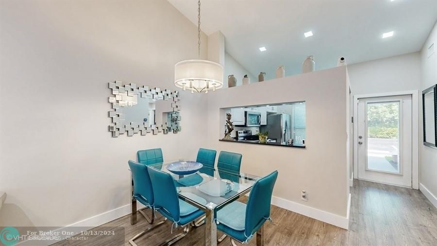 For Sale: $324,900 (2 beds, 2 baths, 980 Square Feet)