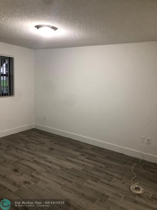 Active With Contract: $1,850 (1 beds, 1 baths, 744 Square Feet)