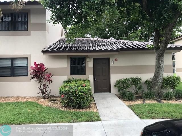 Active With Contract: $1,850 (1 beds, 1 baths, 744 Square Feet)