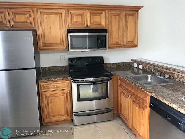 For Rent: $1,850 (1 beds, 1 baths, 744 Square Feet)