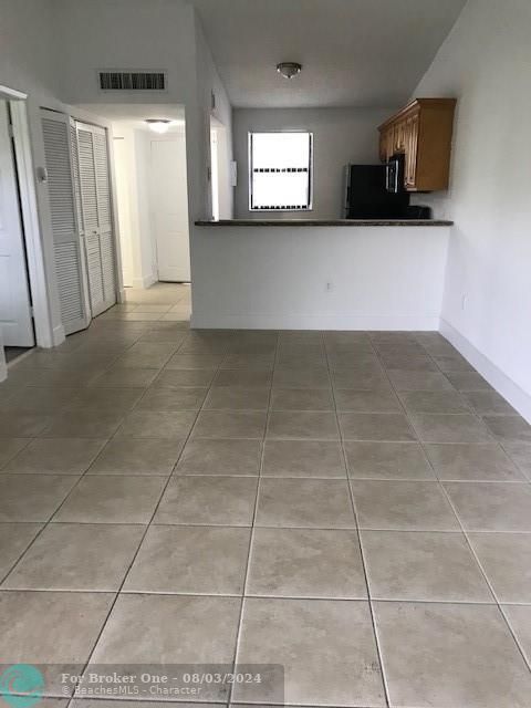 For Rent: $1,850 (1 beds, 1 baths, 744 Square Feet)