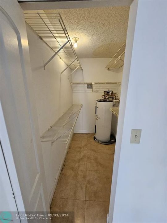 For Rent: $1,750 (1 beds, 1 baths, 682 Square Feet)