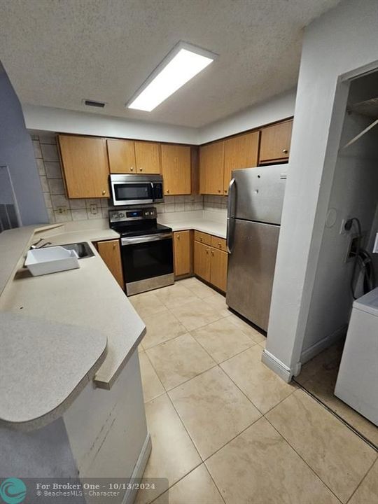 For Rent: $1,750 (1 beds, 1 baths, 682 Square Feet)