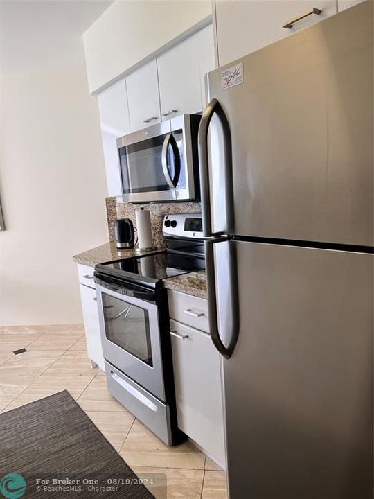 For Rent: $4,500 (1 beds, 1 baths, 1260 Square Feet)