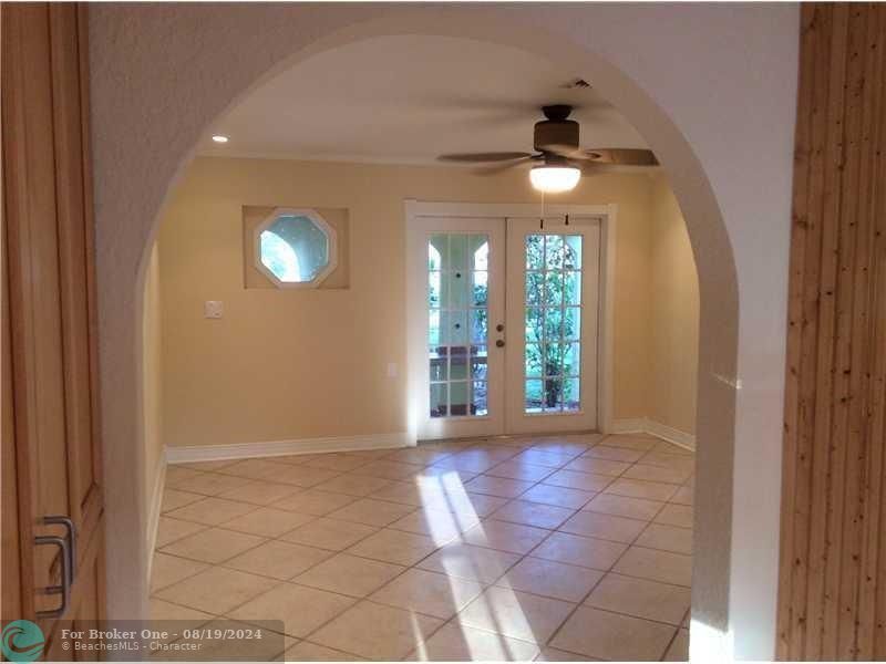 For Rent: $2,900 (2 beds, 2 baths, 1202 Square Feet)