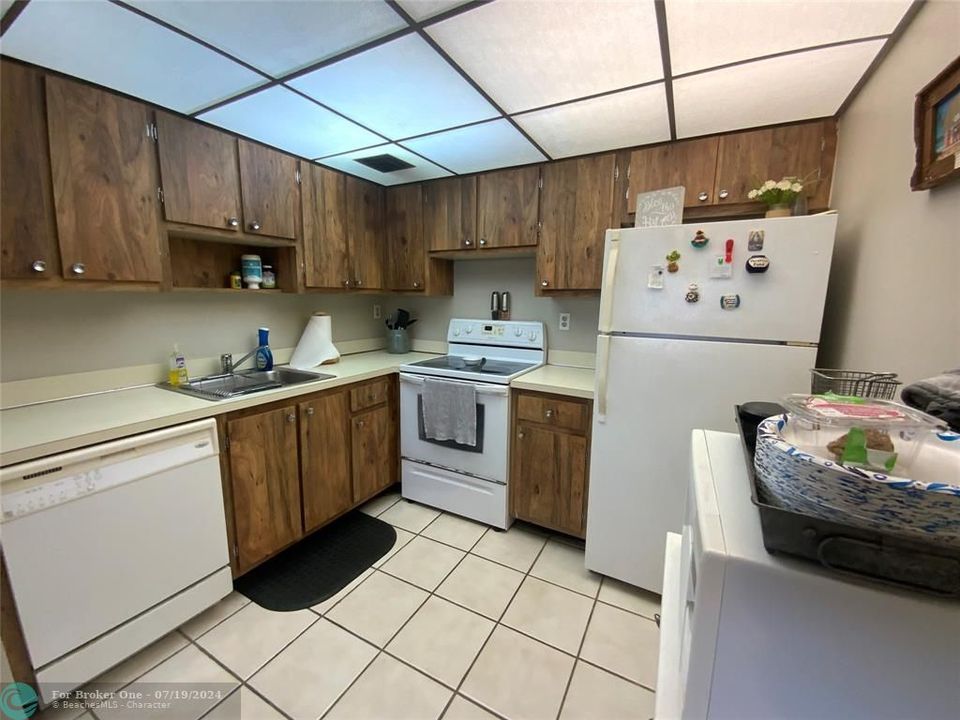 For Sale: $163,199 (1 beds, 1 baths, 740 Square Feet)