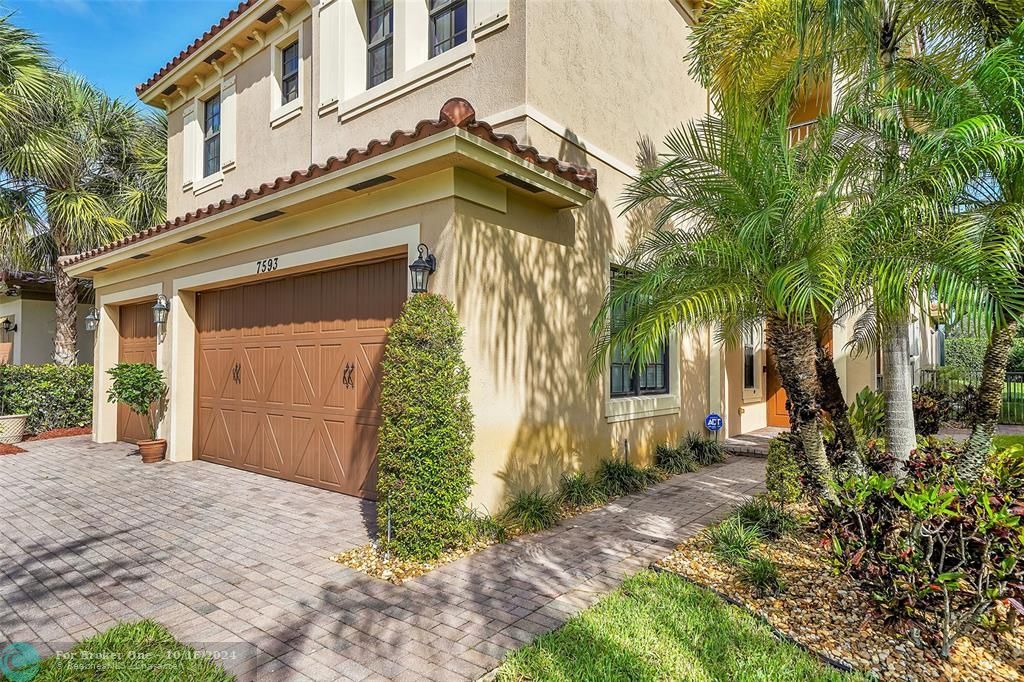 Recently Sold: $999,000 (5 beds, 4 baths, 3302 Square Feet)