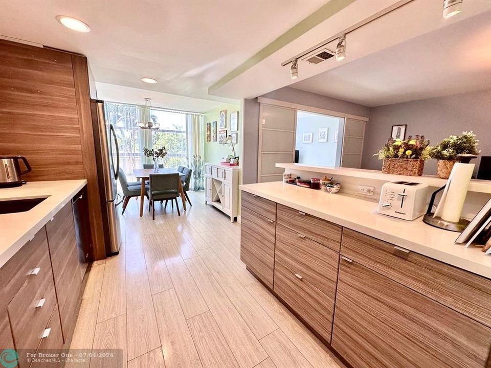 For Sale: $255,000 (1 beds, 1 baths, 1100 Square Feet)