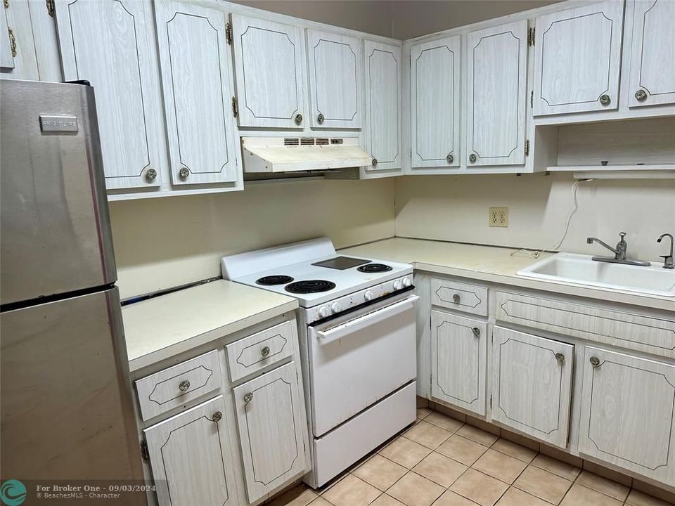 For Sale: $149,999 (2 beds, 2 baths, 950 Square Feet)