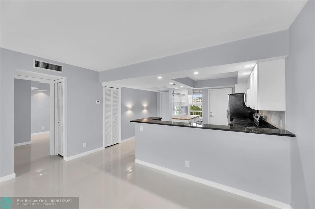 For Sale: $268,000 (2 beds, 2 baths, 1150 Square Feet)