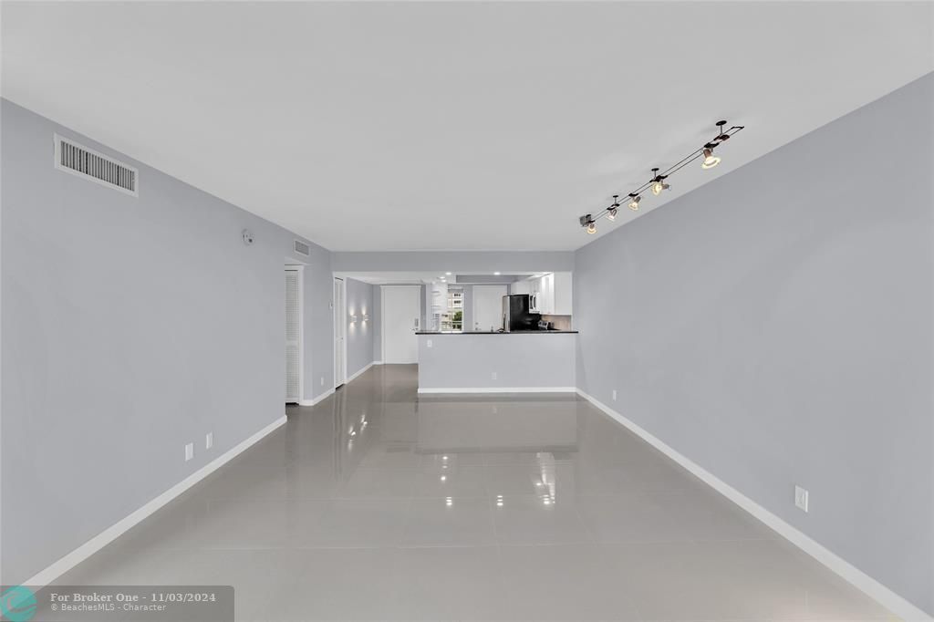 For Sale: $268,000 (2 beds, 2 baths, 1150 Square Feet)