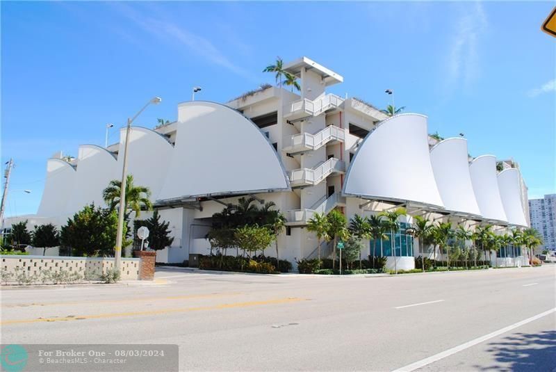 For Sale: $1,975,000 (3 beds, 2 baths, 2024 Square Feet)